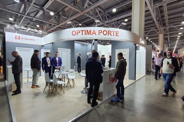 Выставка производителя Optima Porte, входит в ассортимент на сайте Фабрика дверей